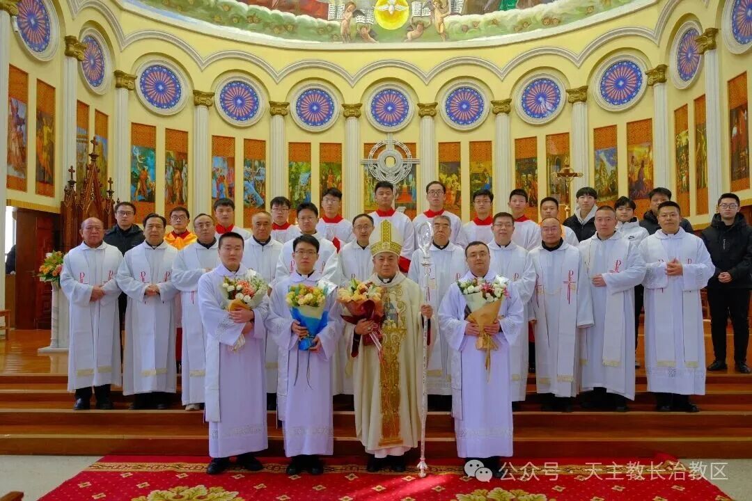 长治教区隆重举行三位执事晋秩典礼