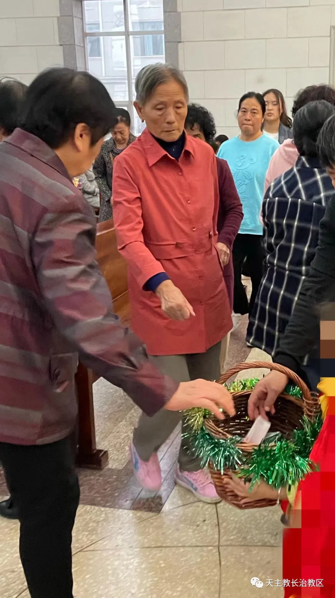 社会服务中心9-10月份爱心善款收支情况及家庭福传年活动展示